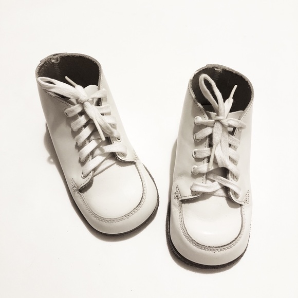 stride rite first walking shoes